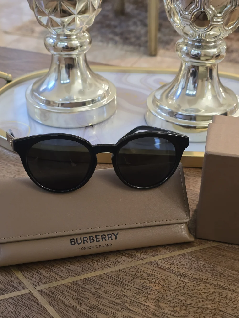 Burberry Men's Black Frame Sunglasses with Tan Case With Small Damage